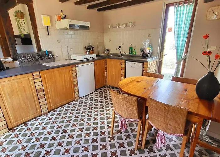 Charmante In Idyllisch Dorpje In Beau Village Holiday home Parfondeval (Aisne)